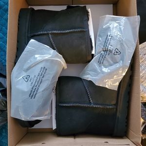 Ugg mini classic boot/genuine shearling